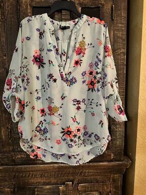 Signature Studio Mint  Floral Split-Neck Roll-Sleeve Tunic Large